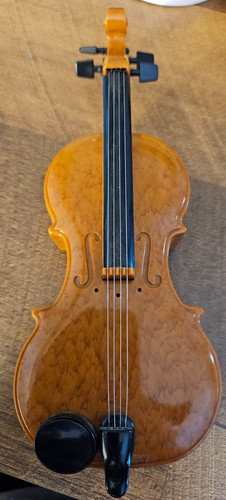 Plastic violin toy that - 8.25",