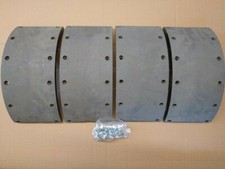 DYSON EXTENDABLE SEMI TRAILER 2 IN 1 14 TON 1967 REAR BRAKE LININGS WITH RIVETS