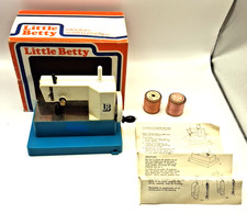 Miniature Sewing Machines Antique Vintage Inc Cased Little Betty J1808