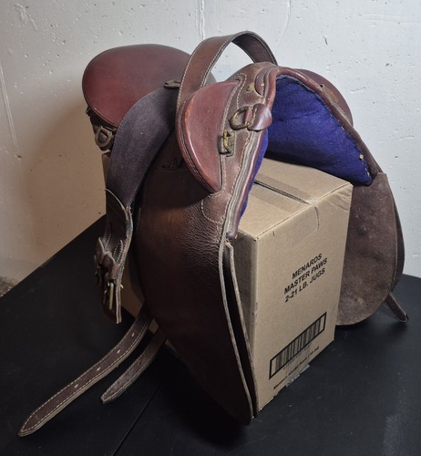 Australian stock saddle - 15.5",
