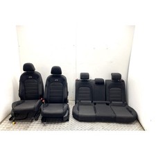 Volkswagen Golf R Seats front