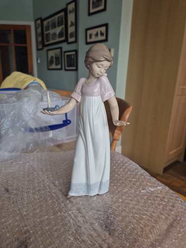 Nao lladru00f3 girl with - nao/lladru00f3,