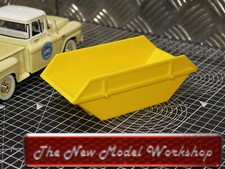8 Yard Stackable Builder's Skip 1/24-1/25 Scale Scenery
