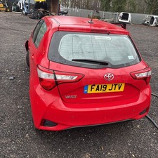 TOYOTA YARIS BREAKING FRONT