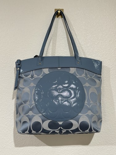 Coach f18335 laura signature - laura,