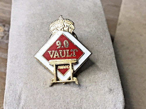 Gymnastics vault lapel - 9.0,