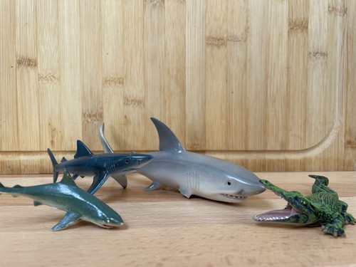 Plastic toy sharks 2 are - sharks,