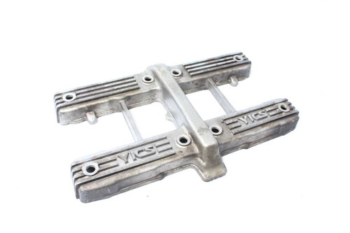 Cylinder head cover - , valve