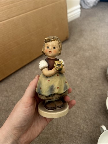 Goebel hummel figurine girl - goebel,