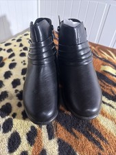 Women's Easy Street Damita Leather Ankle Boot Size 5