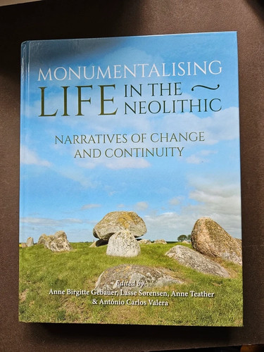 Monumentalising the neolithic - monumentalising,