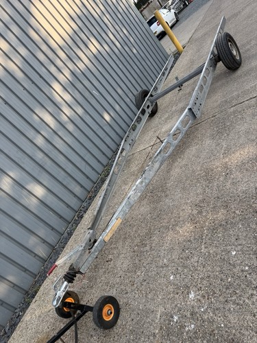 Single axle braked - axle,, trailer