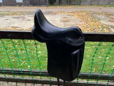 Black 17.5 Inch Kent And Masters Dressage Saddle