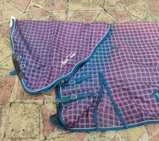 Mark Todd Medium Weight Turnout Rug With Detachable Neck Size 6'9"