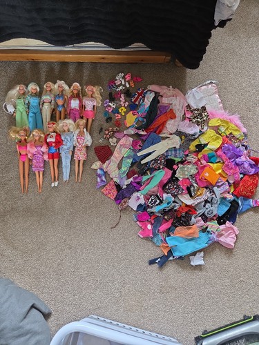 Large bundle s - 90's, barbies