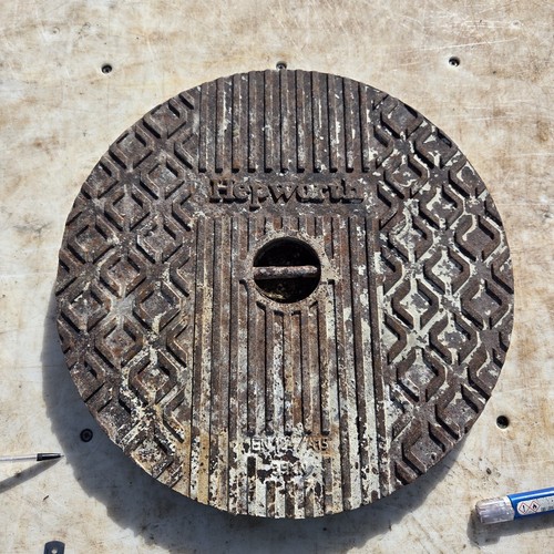 Reclaimed round cast - round, iron