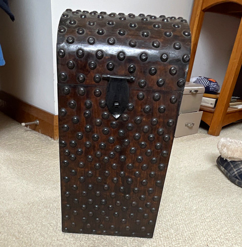 Studded dark wood barrel - studded, barrel-top