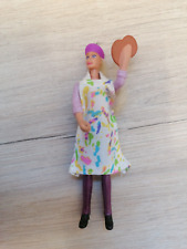 small barbie plastic figure painter with paint pallet vintage 