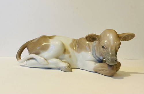 Lladro 4680 resting - 4680, cow
