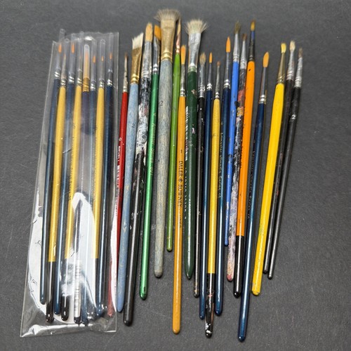 Job lot watercolour brushes - 27,