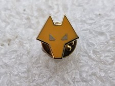 WOLVES WOLVERHAMPTON WANDERERS Wolf Head Gold pin BADGE casuals wwfc molineux 