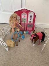 BARBIE STABLE AND ACCESSORIES
