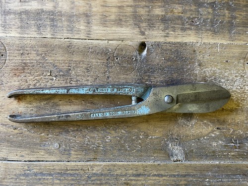 Vintage gilbow tools - -, tin