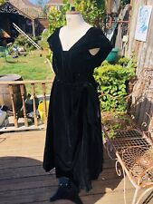 1950S VINTAGE SIZE 8 NORMAN HARTNELL HAUTE COUTURE BLACK VELVET GOWN DRESS