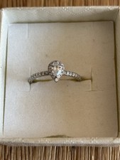 18 Ct White Gold Maple Leaf Diamond Ring Size R