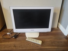 Toshiba LCD 22" TV/DVD Combination White with Stand 