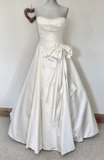 18 ⚪️ Lucia by Alan Hannah  |  Size 8/10  |  Off-White Silk Wedding Dress