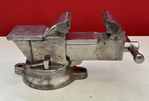 Unusual chrome jaws swivel - unusual,