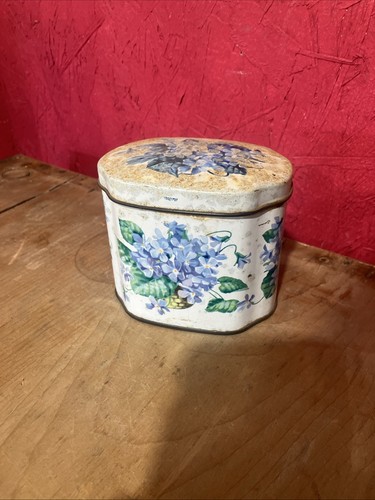 Huntley palmers biscuit tin - biscuit,