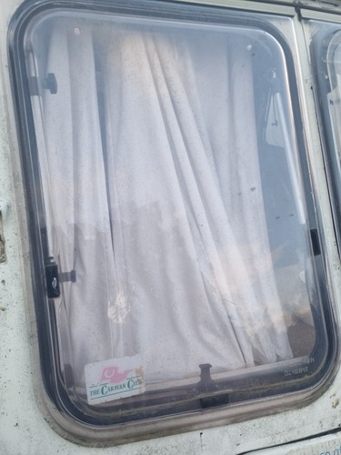 200mm 270mm caravan - 270mm, window