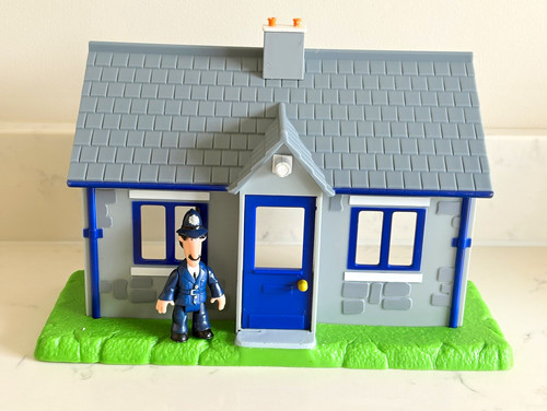 Postman pat selby - pc, police