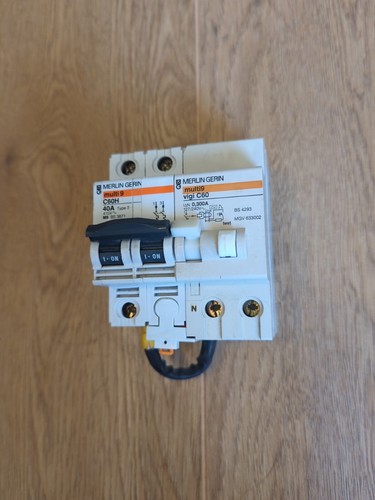 Merlin gerin amp with vigi - 40,