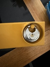  Caravan Hitch Lock with two keys  only used a few times 