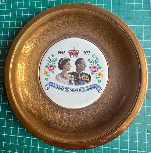 Queen silver jubilee - queen’s,
