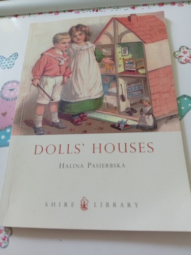 Dolls houses - dolls, houses.