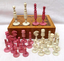 ANTIQUE CARVED BOVINE BONE CHESS SET GAME in WOODEN BOX