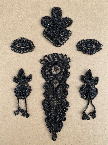 Victorian black glass bead - black,