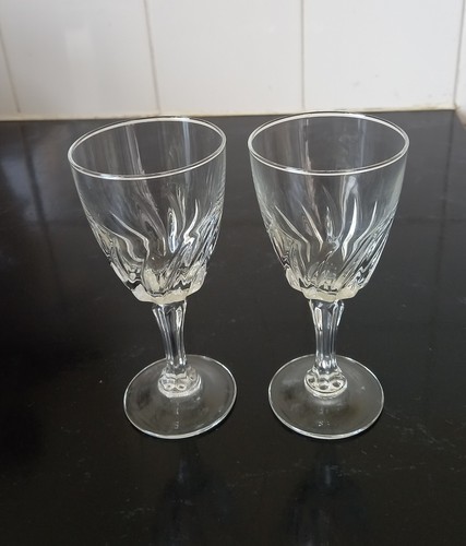 Pair luminarc wine glasses - pair,