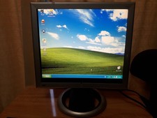 Computer monitor, flat screen, 17in