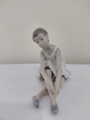 Lladro nao seated ballet - nao,