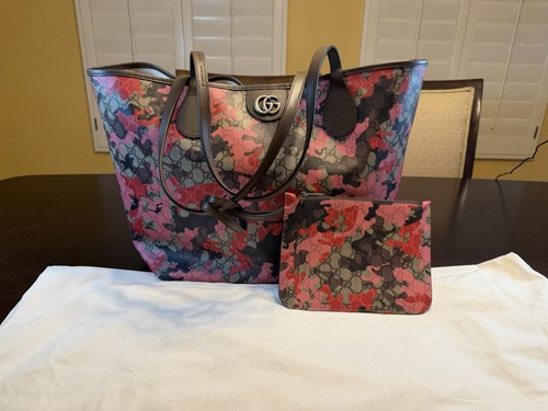 New authentic gucci supreme - new,