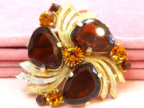 Sphinx brooch vintage 1960s - vintage,