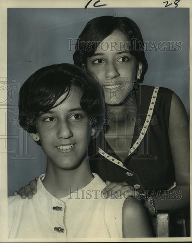 1968 press photo twins - 1968, mary