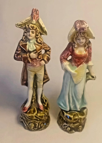 Vintage colonial figurines - colonial,