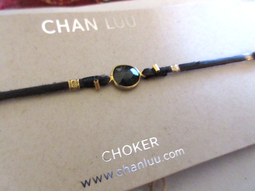 New chan luu - chan, pendant