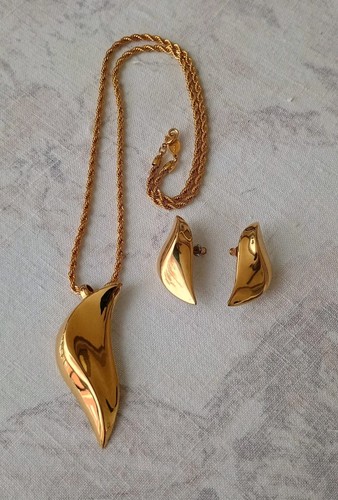 Vtg trifari jewelry set - jewelry,